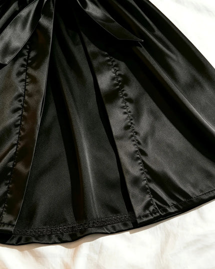Weicher Satin-Morgenmantel im Kimono-Stil für Damen in Schwarz