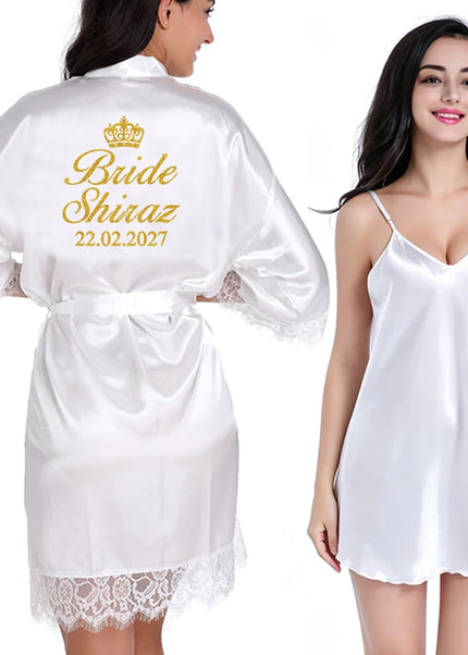 Weißer Kimono-Morgenmantel als Zweiteiler für Damen mit goldenem Kronen-Druck