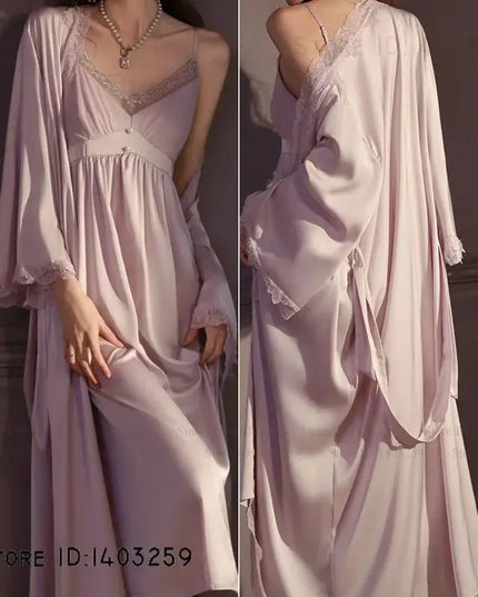 Nachthemd mit Spitzeneinsatz an der Taille - fliederfarbenes Satin-Set
