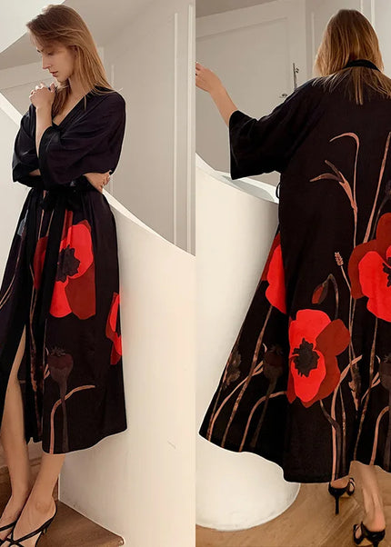 Oversize-Kimono-Morgenmantel in Schwarz für Damen mit Mohnblumendruck - Vorderansicht