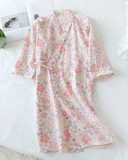 Hellrosa Kimono Morgenmantel mit Kirschblütendruck, flach liegend